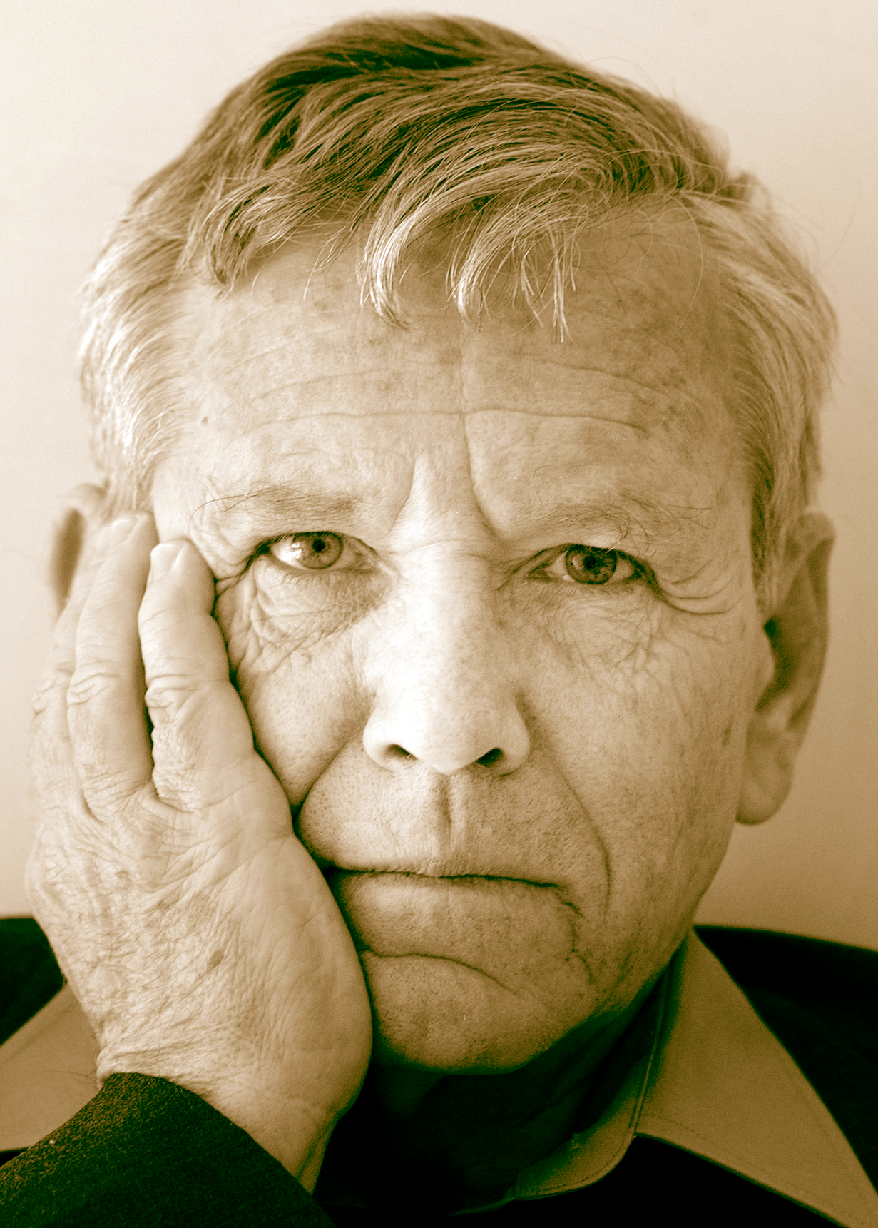 Amos Oz